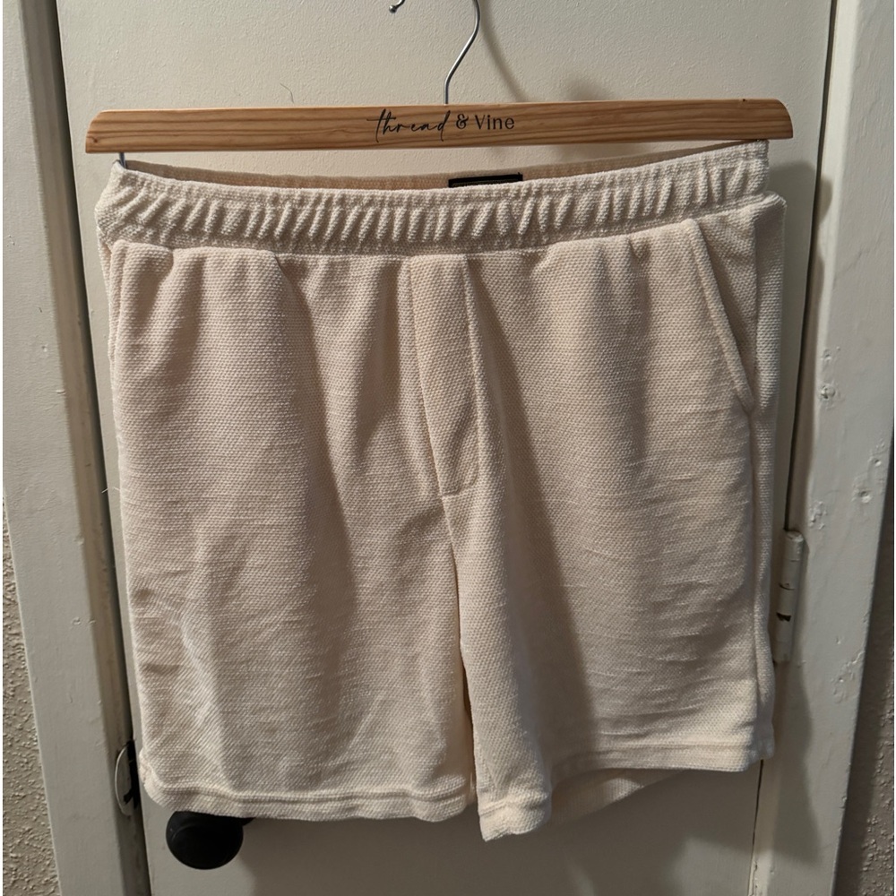 Soft Cream colored Shorts 🔥 - Picture 2 of 5